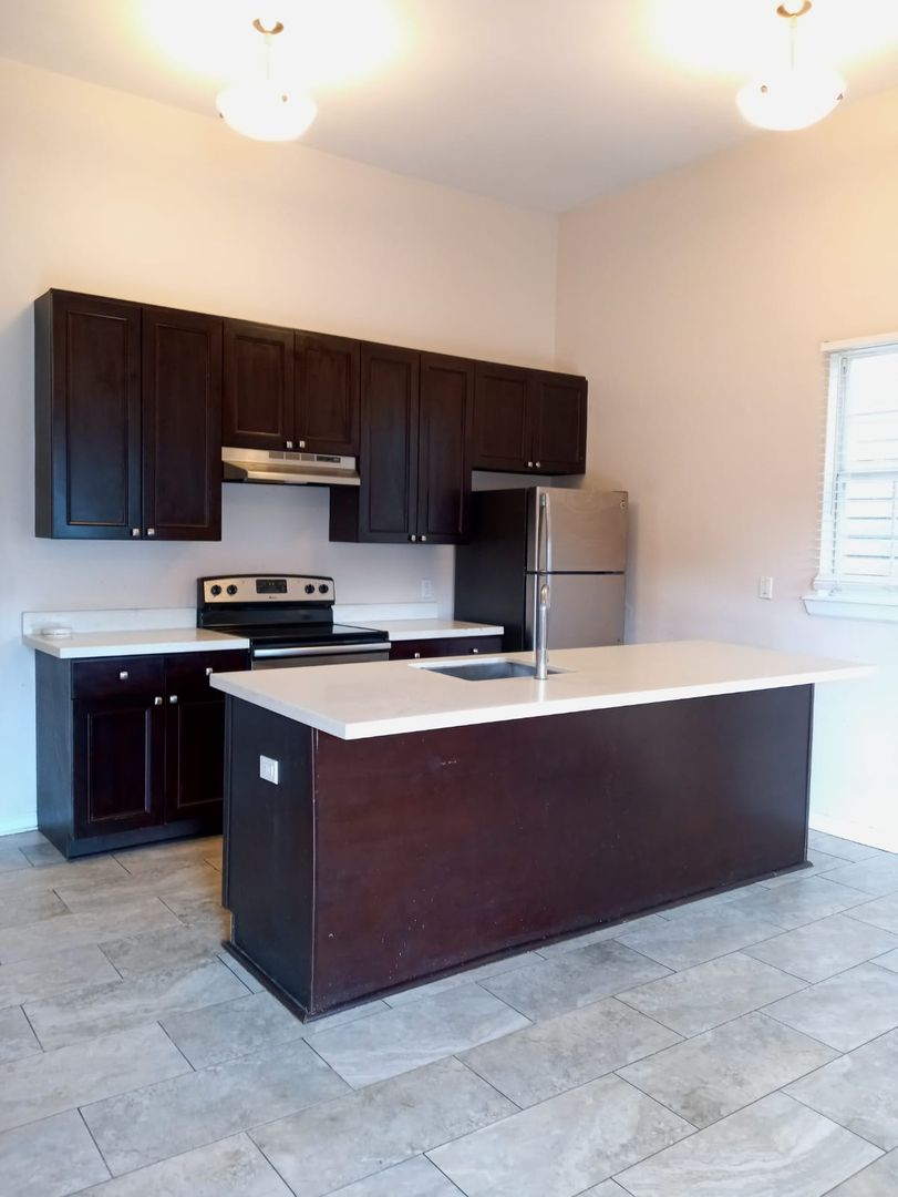 New Orleans Apartment: 2300-02 Gravier