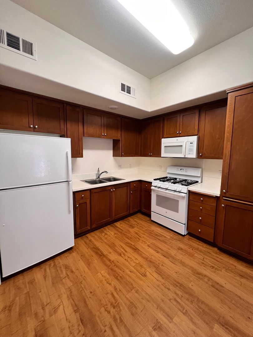 Santa Maria Apartment: 1311 W. Battles Road