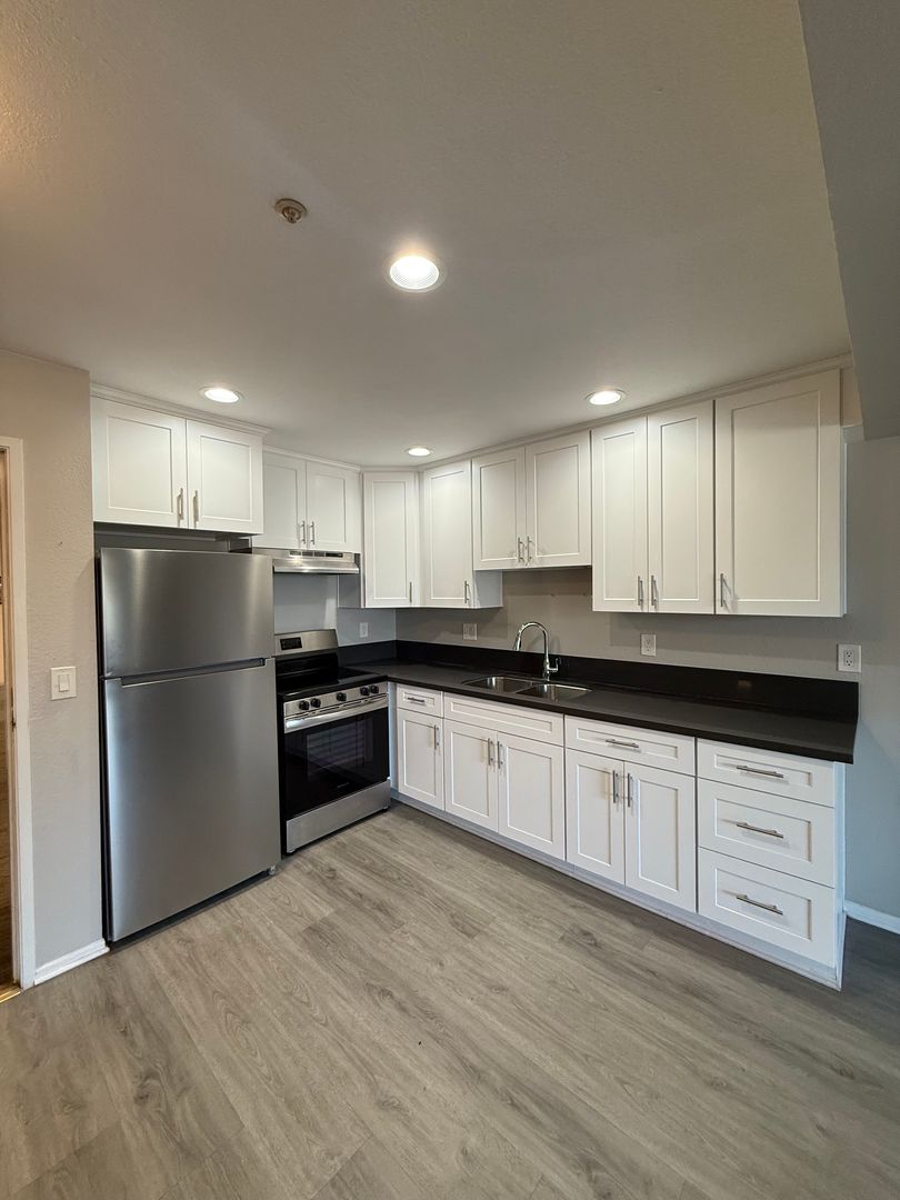 Hawaiian Gardens Apartment: 12100 226th Street