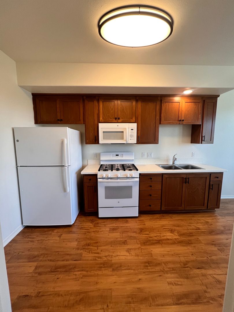 Santa Maria Apartment: 1311 W. Battles Road