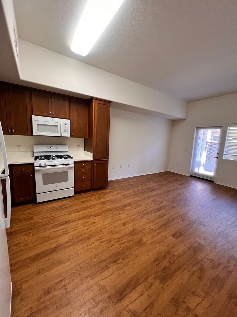 Santa Maria Apartment: 1311 W. Battles Road