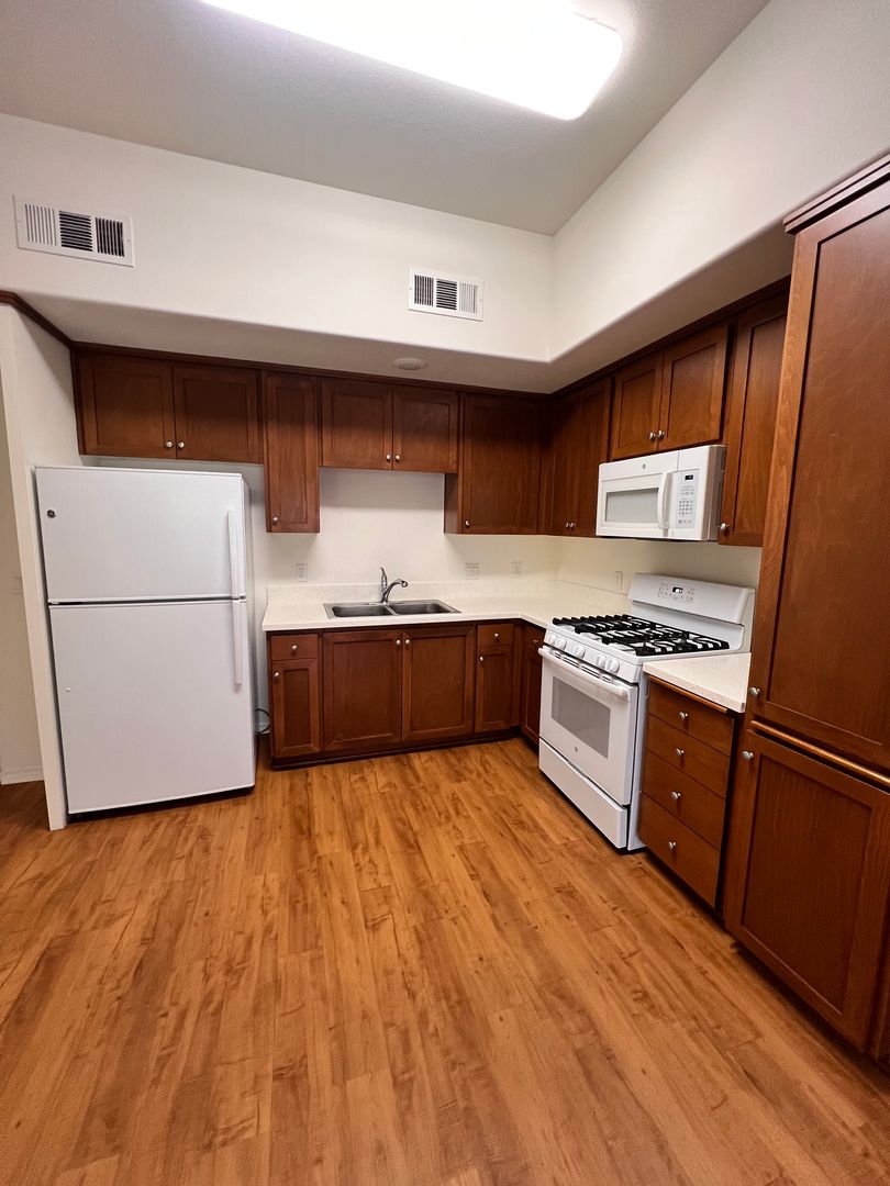 Santa Maria Apartment: 1311 W. Battles Road