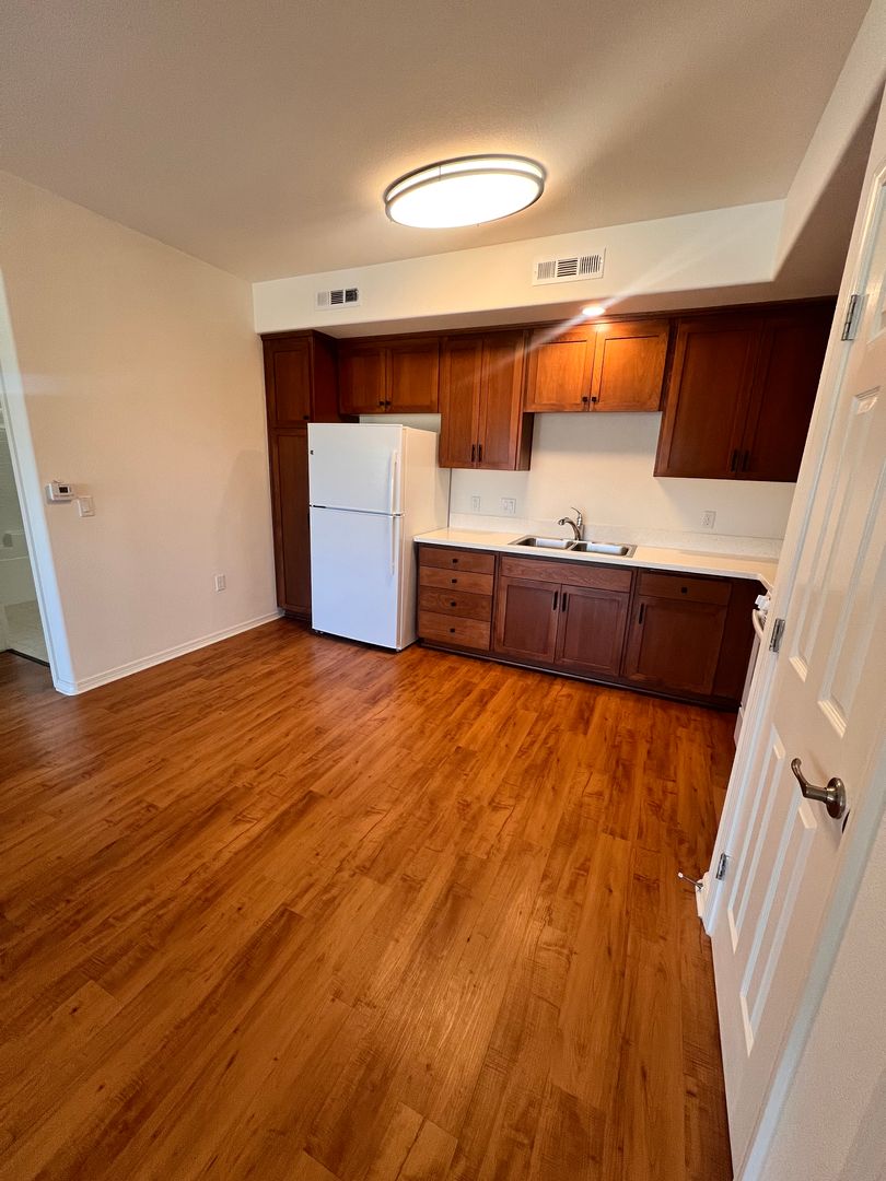 Santa Maria Apartment: 1311 W. Battles Road