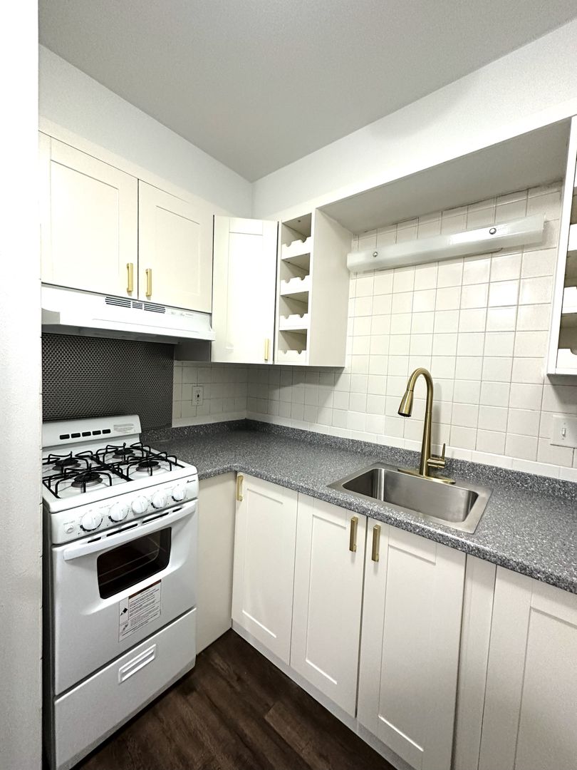 Milwaukee Apartment: 5721 N 94th Street