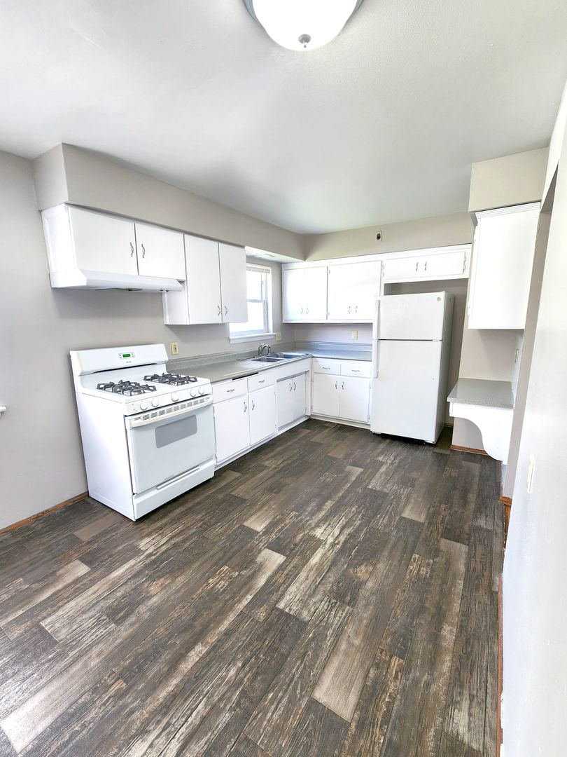 Milwaukee Apartment: 10001-10033 W Hampton Ave and 4771-73 N 100th St