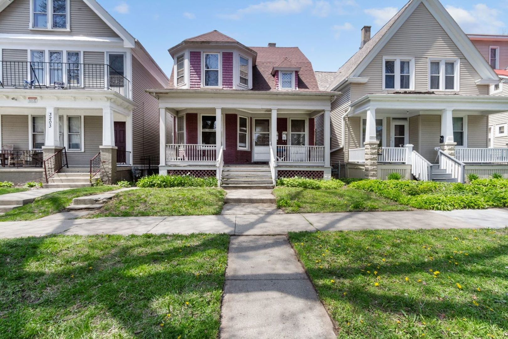 Milwaukee Apartment: 3205/07 N Bartlett