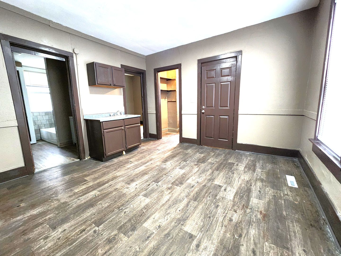 Milwaukee Apartment: 3156-3158 N 1st Street