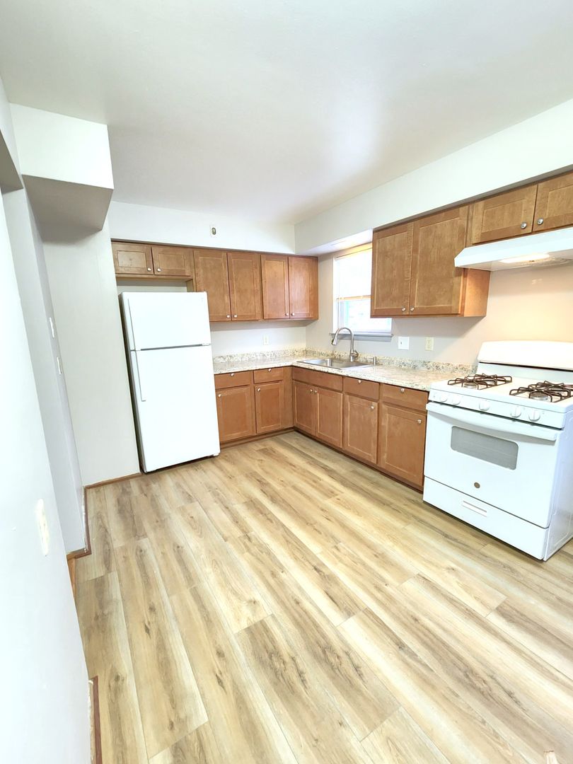 Milwaukee Apartment: 10001-10033 W Hampton Ave and 4771-73 N 100th St