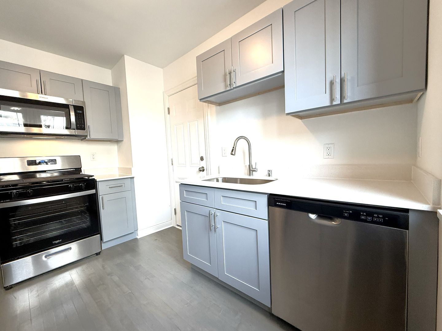 Milwaukee Apartment: 1800 N Farwell Ave