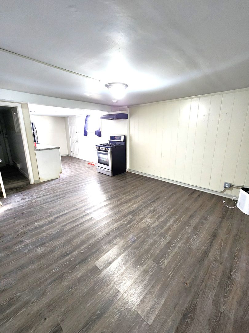 Milwaukee Apartment: 653 S 69th Street