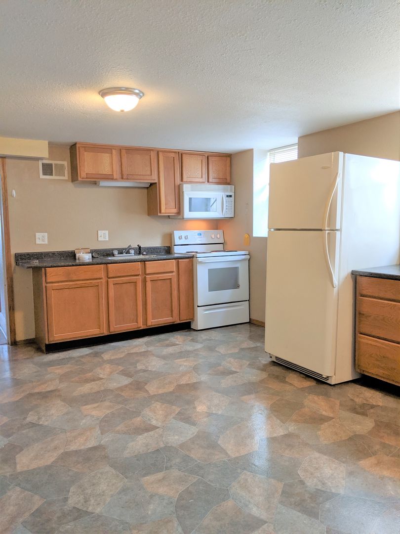 Cudahy Apartment: 3633 E Squire Ave