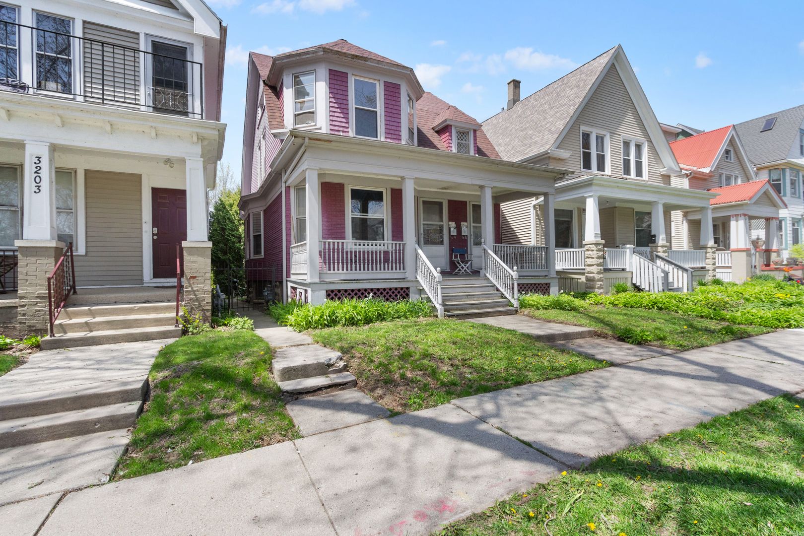 Milwaukee Apartment: 3205 N Bartlett Ave