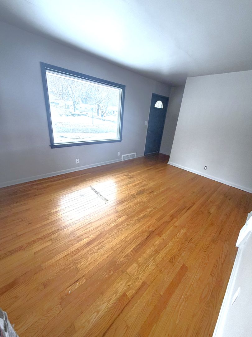 Milwaukee House: 5668 N 70th Street