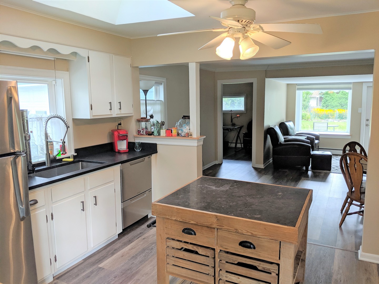 Oconomowoc House: 2402 N 2nd Ln