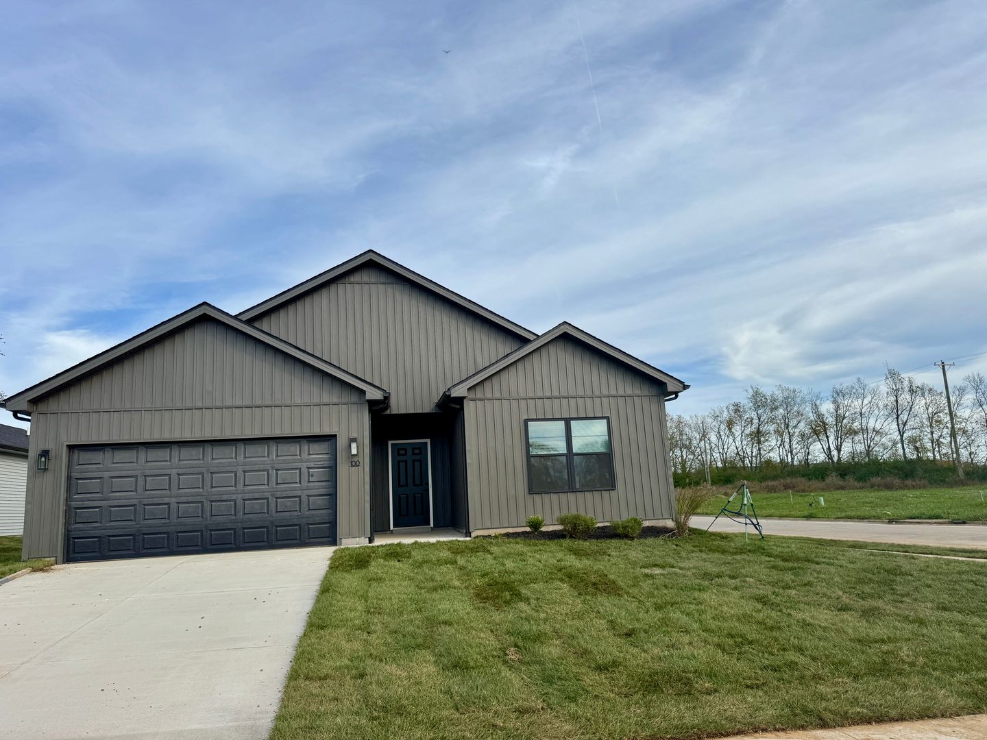 Lexington Apartment: 858 W. Main Street 103