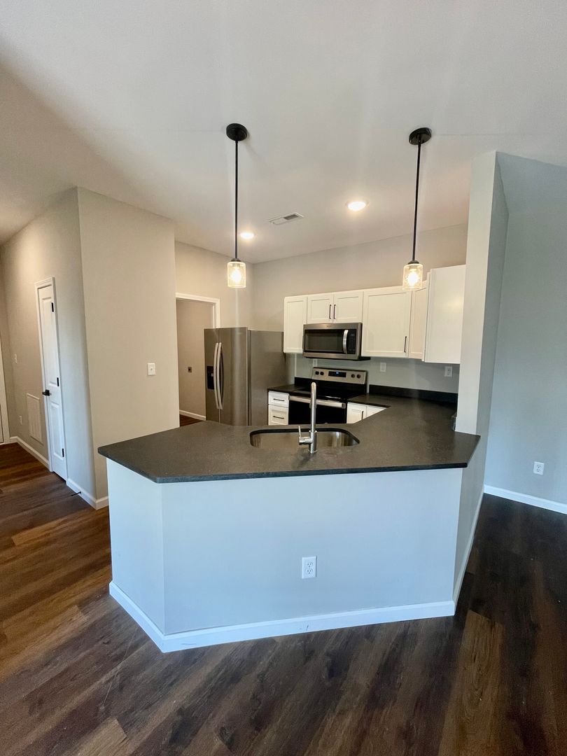 Georgetown Apartment: 105 Juniper Path