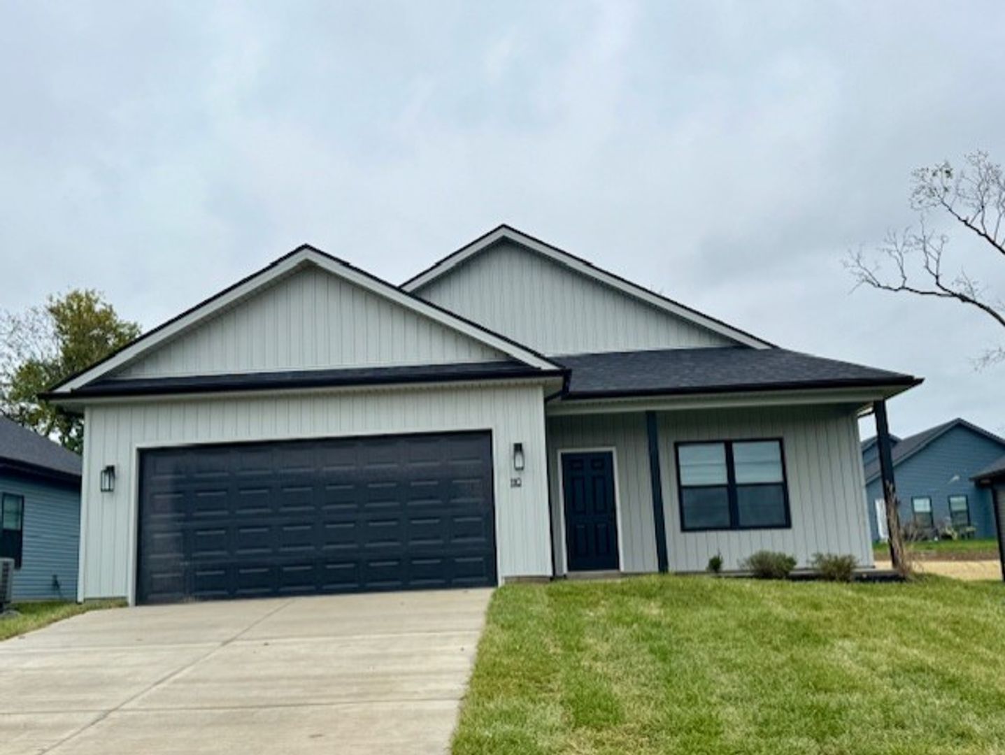 Lexington Apartment: 858 W. Main Street 103