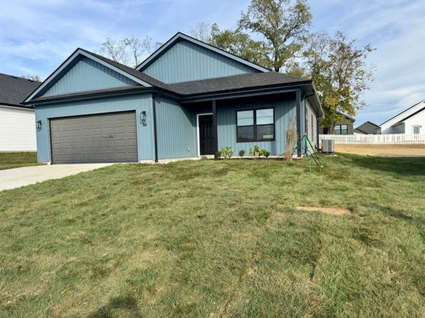 Lexington Apartment: 858 W. Main Street 103