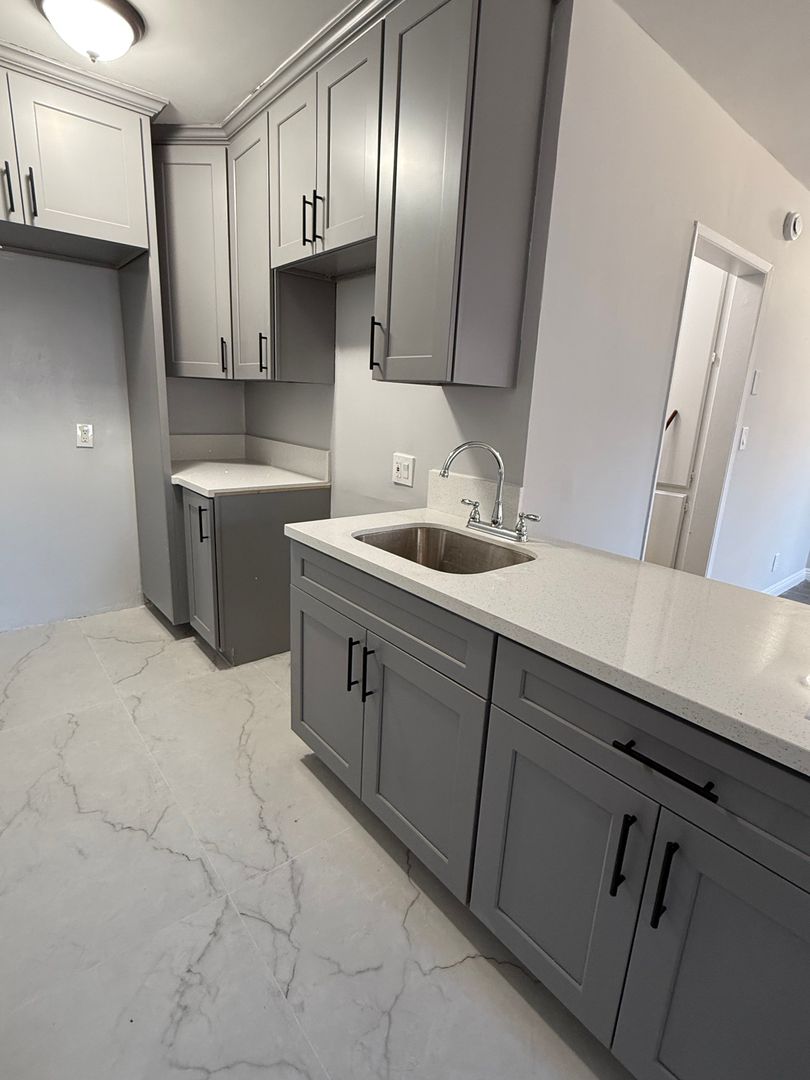 VAN NUYS Apartment: 8080 LANGDON AVE