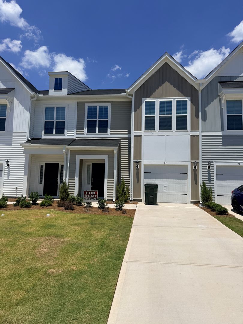 Clayton House: 87 Ripple Way