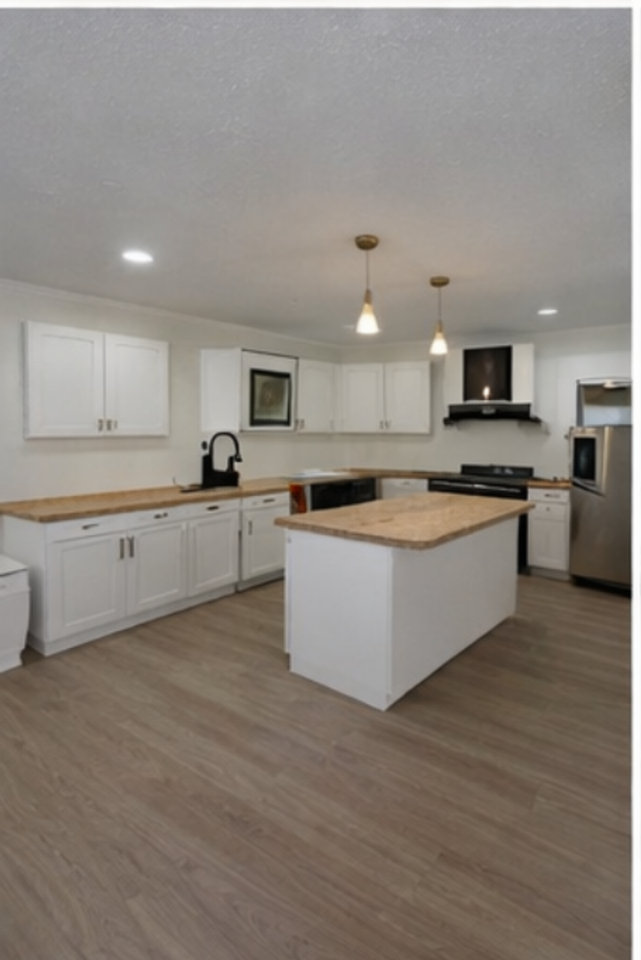 Taylors House: 201 Sheffield Ln