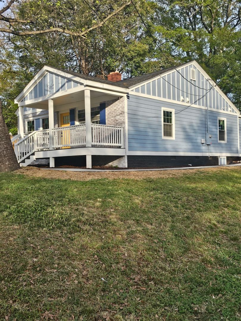 Greenville House: 100 Dixie Ave