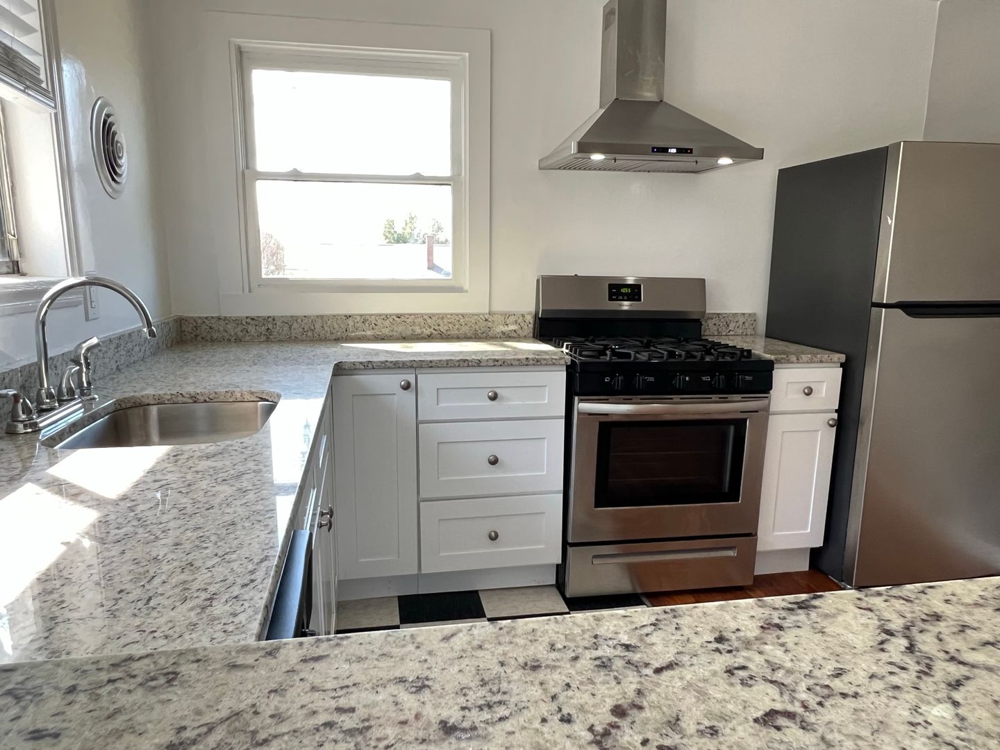 Atlanta Apartment: 833 Ponce de Leon Place