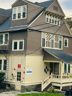 WHOLE HOUSE - 4 apartments – photo 1