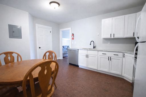 Renovated 3BR/2BA - Close to Ithaca College & Downtown Now Leasing 2027-2028 – photo 1