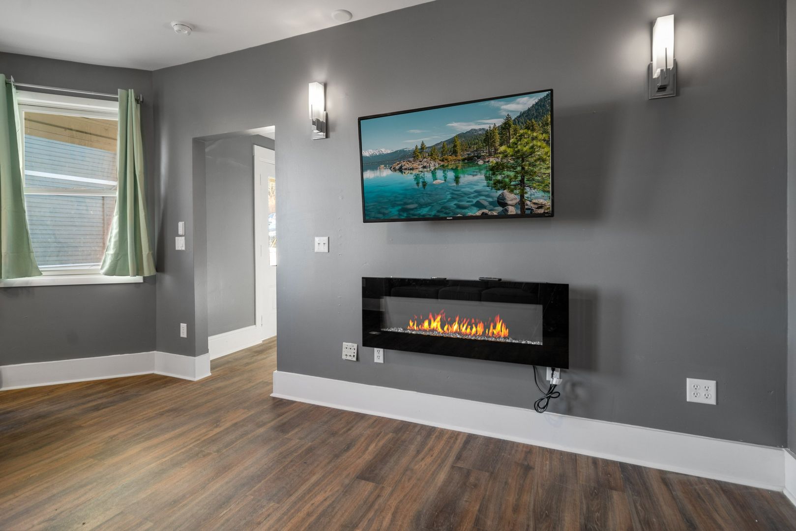 Ithaca Apartment: 404 University Ave