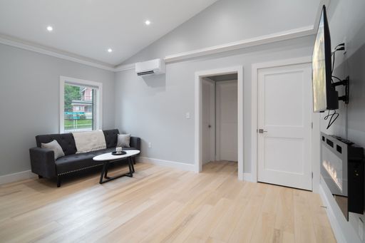 NEWLY RENOVATED 8 Bedroom 5 Bathroom in the Heart of Collegetown – photo 1