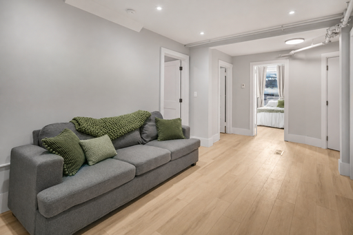 Modern Updates to 5 Bedroom 2 Bath Steps from Campus – photo 1
