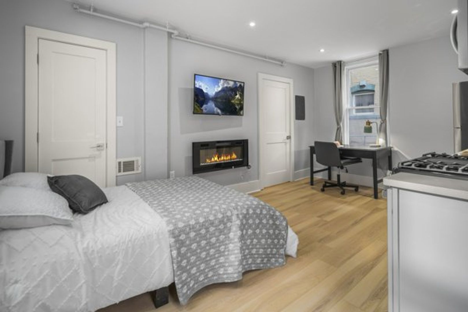 Ithaca Apartment: 702 E State St