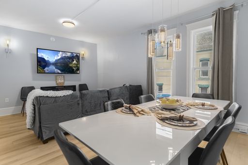 New Remodel Whole House! 10 Beds 4 baths! Now Leasing School Year 2027-2028! – photo 1