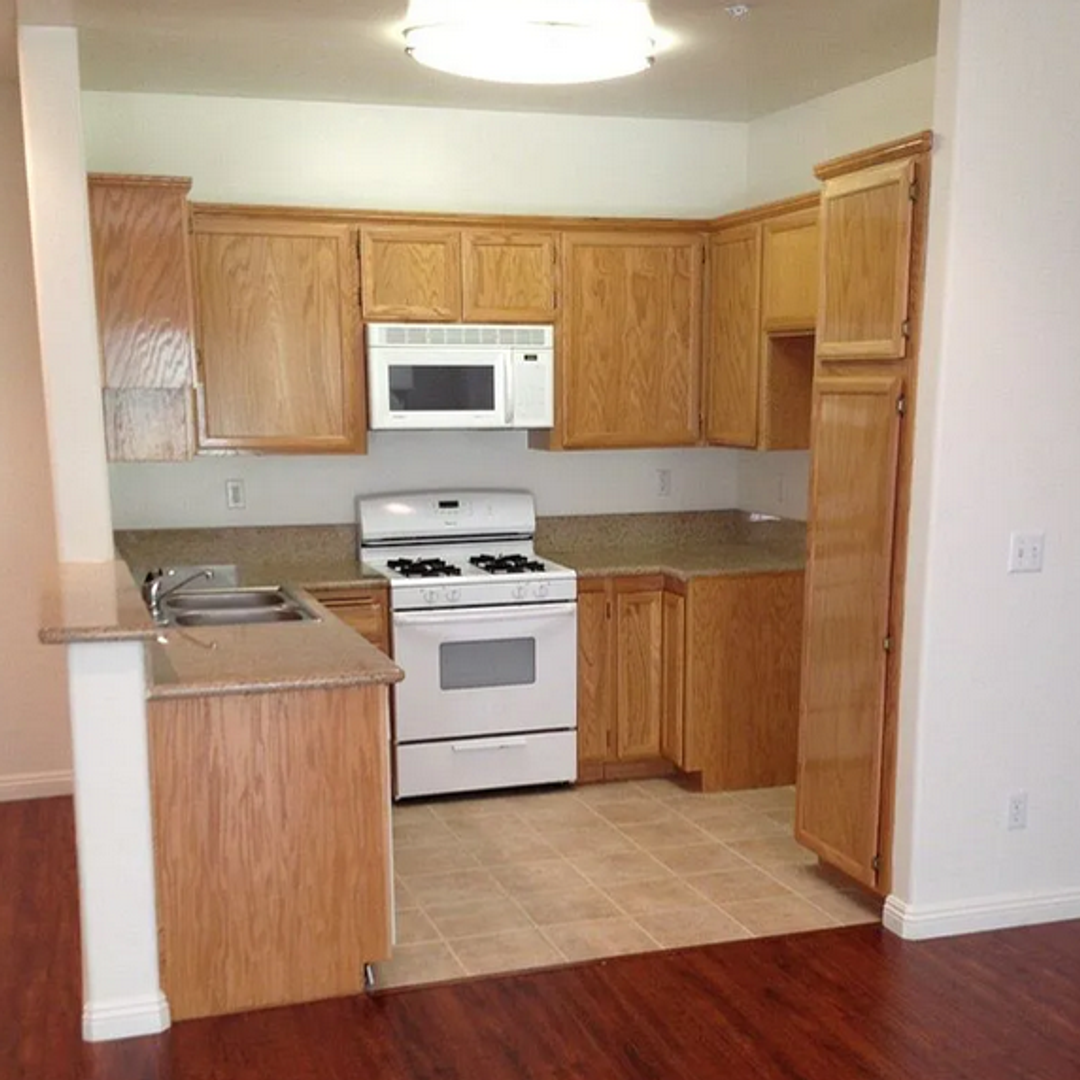 North Hollywood Apartment: 12740 Oxnard St.