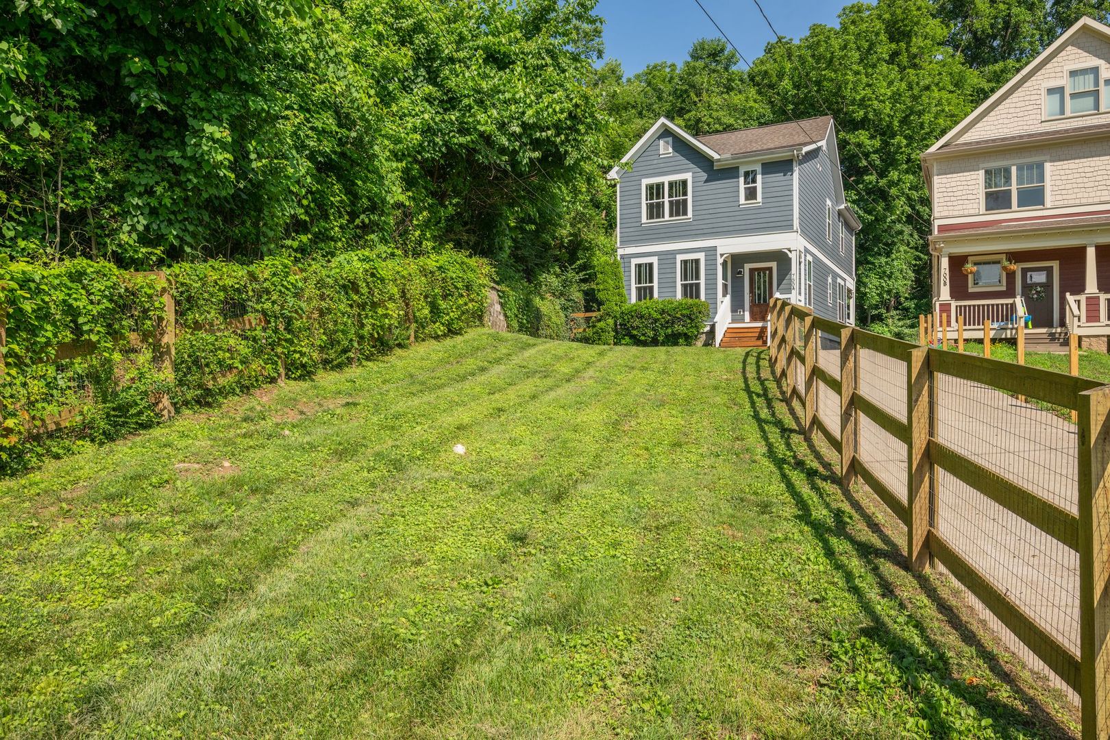 Nashville House: 700A Eastland Ct