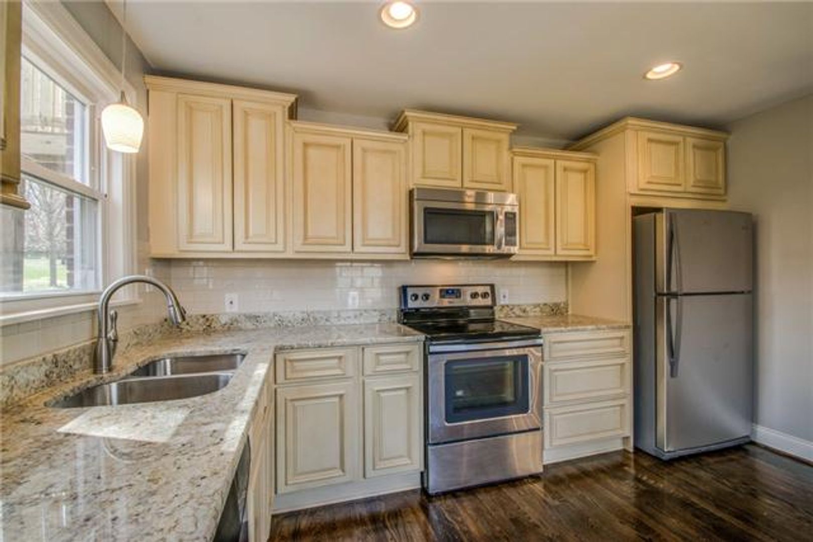 Nashville House: 615 Skyview Dr.