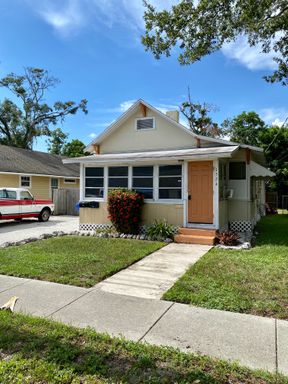 Charming 1-Bedroom Apartment with Yard – Water Included! – photo 1