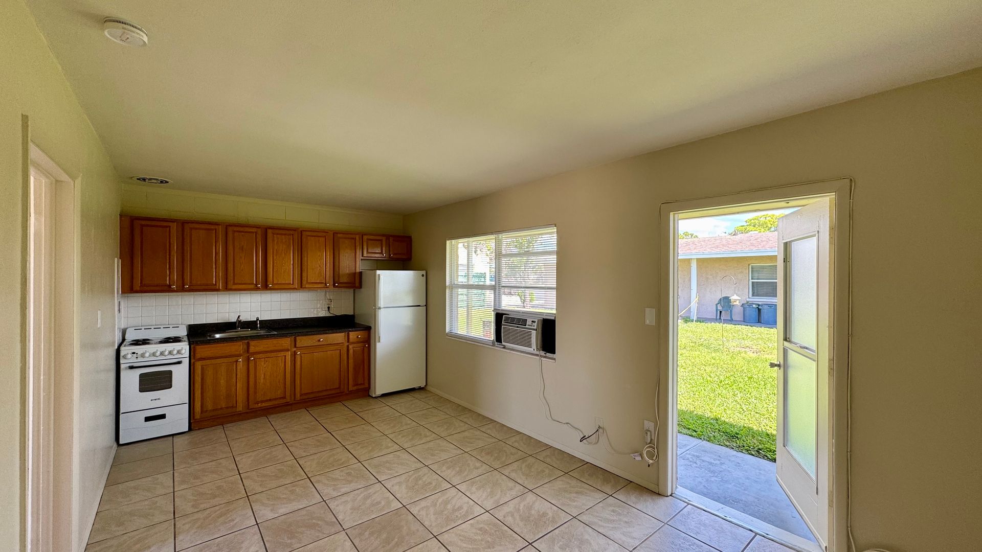 Venice Apartment: 620 Guild Dr.