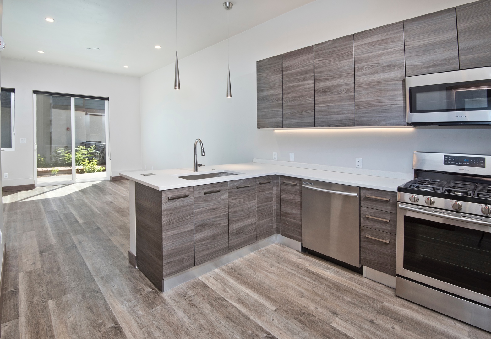 Eagle Apartment: 1115 Chambers Avenue