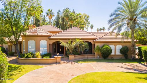 8302 N. Canta Redondo Paradise Valley, AZ 85253