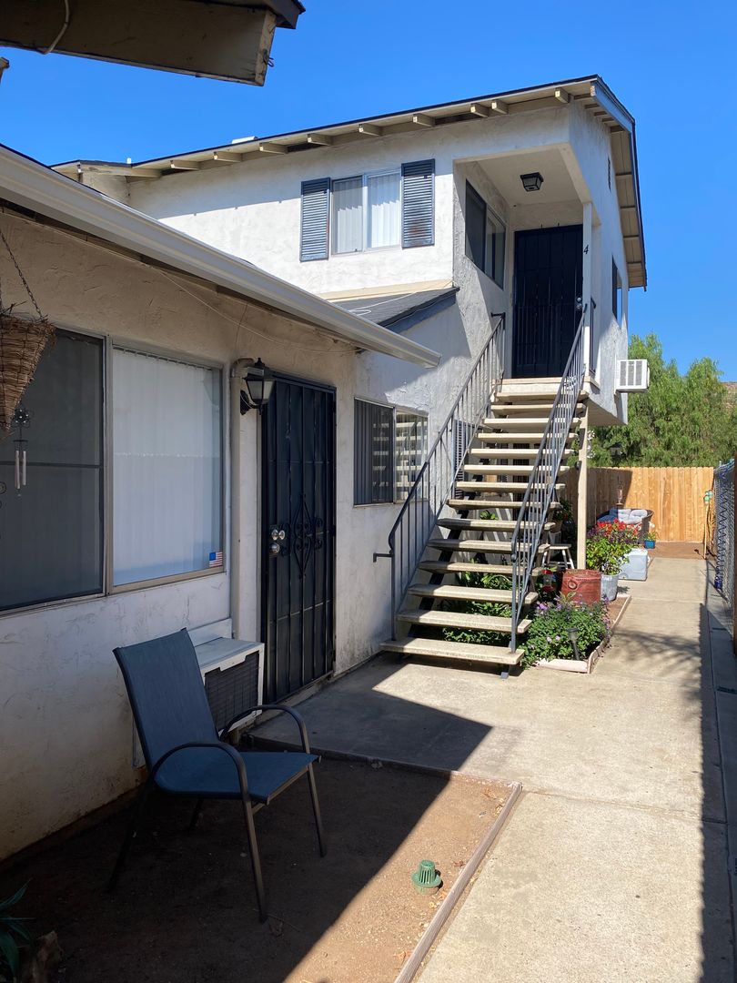El Cajon Apartment: 1512 Oakdale Avenue