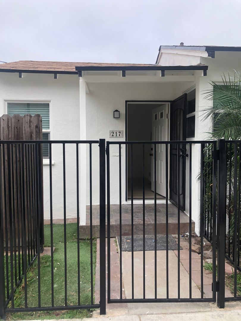 Huntington Beach Apartment: 211 Olive Ave