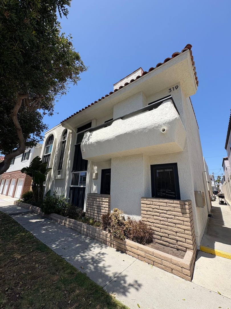 Huntington Beach Apartment: 319 15th St