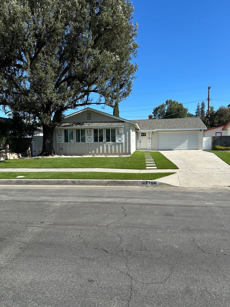 West Hills House: 22706 Cantlay St