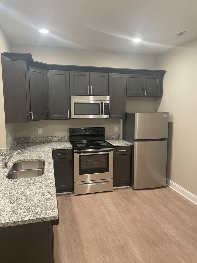 Bowling Green Apartment: 341 Topmiller Dr.