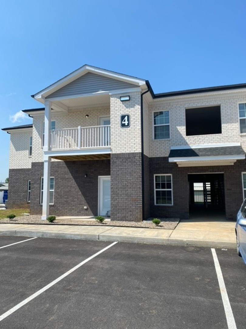 Bowling Green Apartment: 144 Enterprise Court