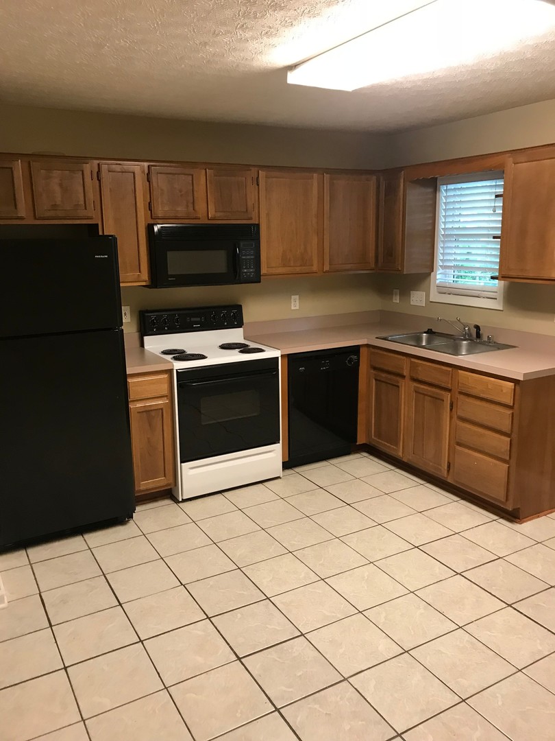 Bowling Green Apartment: 1329 Scottsville Road