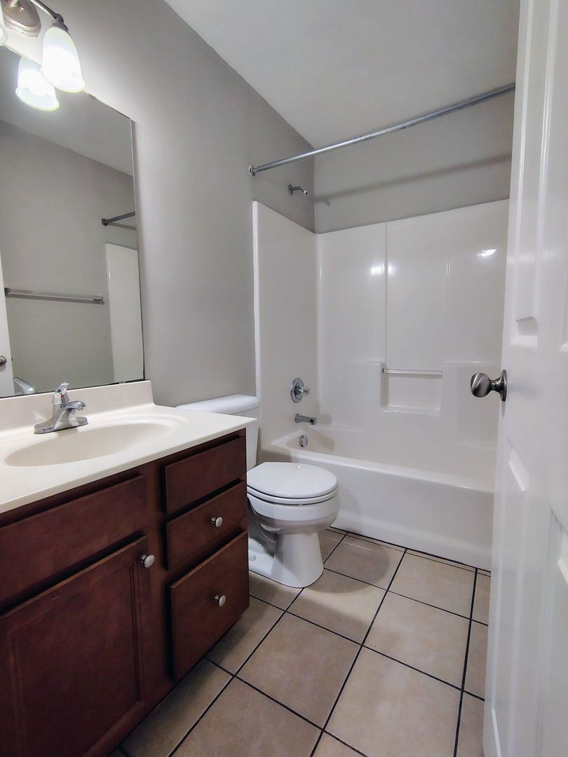 Bowling Green Apartment: 403 Topmiller