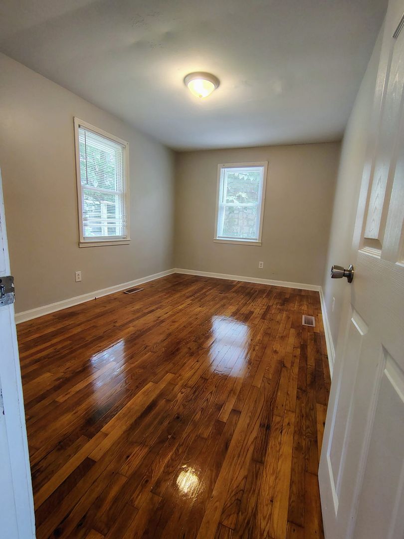 Bowling Green House: 1449 Kenton